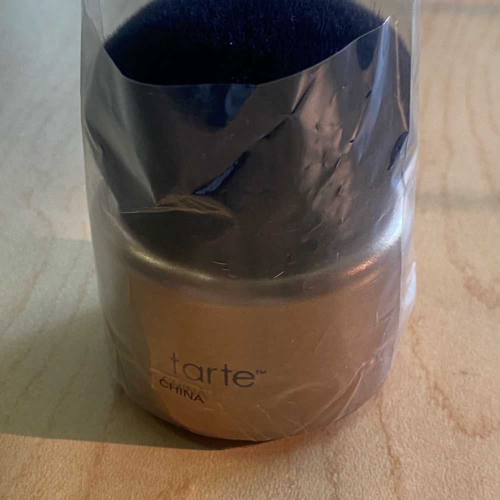 Tarte Kabuki Brush with Black Bristles and Gold Base